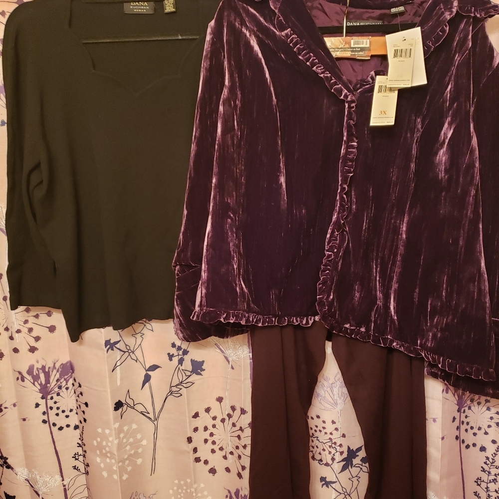Dana Buchman suit NWT